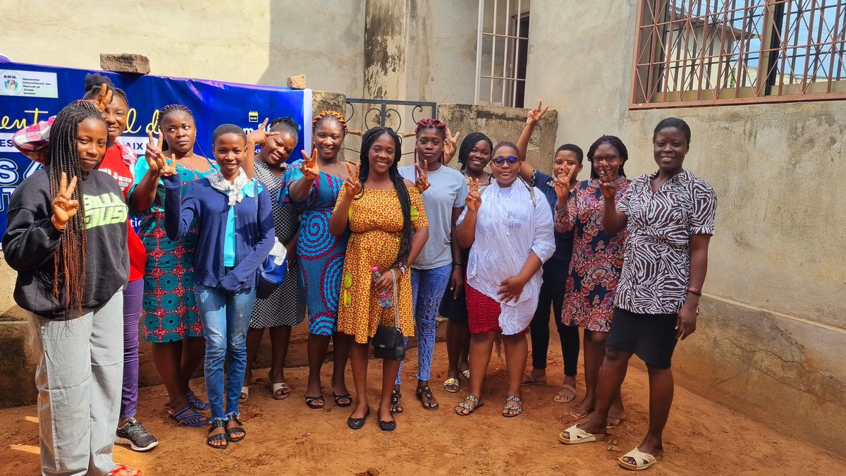 AliceGoza's tweet photo. #PeaceDay ✌🏿
Nous ne pouvons aspirer à ce à quoi nous ne sommes pas engager avec détermination, force et prix : il est temps de bâtir la paix dans les foyers, la Paix dans les communautés, la paix pour les nations. #PeaceIsAllWeNeed #JIP22 ✌🏿
❤️✊🏿 https://t.co/zMq4NFnAMu