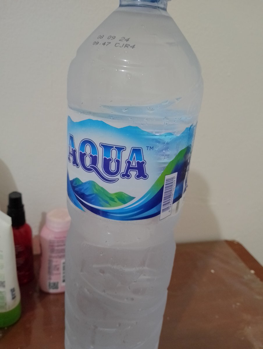 Ilvjcm's tweet photo. Gw mau minum Paracetamol malah beli aqua yang dingin😭 https://t.co/VbVZomyjX2