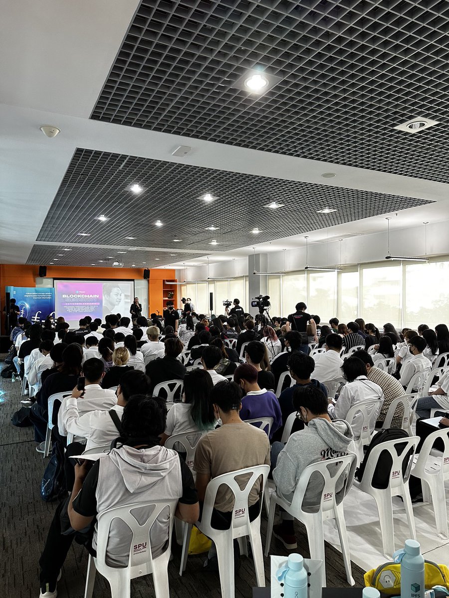SpectreAgency6's tweet photo. Filecoin University Roadshow EP.02 is happening now at Sripatum University Bangkok! with 200 of Digital media students. There will be Talk, Class, Swags and more. What a great Wednesday! 😄
#FILThailand #FilecoinThailand 
#Filecoinfoundation https://t.co/Bqio8V1BNl