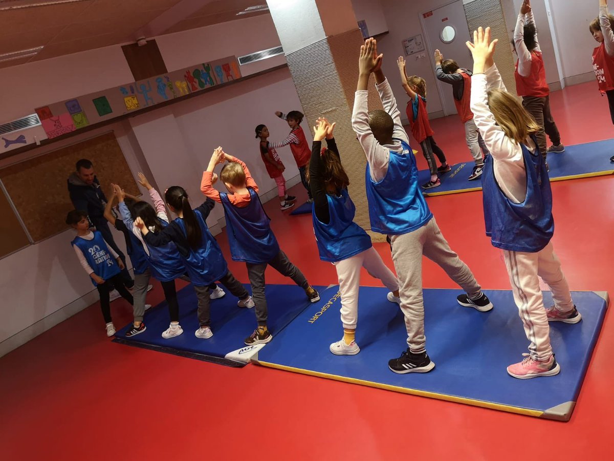 1_2_4Louvre's tweet photo. Journée Nationale du Sport Scolaire à Paris Centre 💪🏻@EPievic @CKerrero @Academie_Paris @EtienneBarraux @CD_usep75 Merci les directeurs et les enseignants https://t.co/gxVJAUacDA
