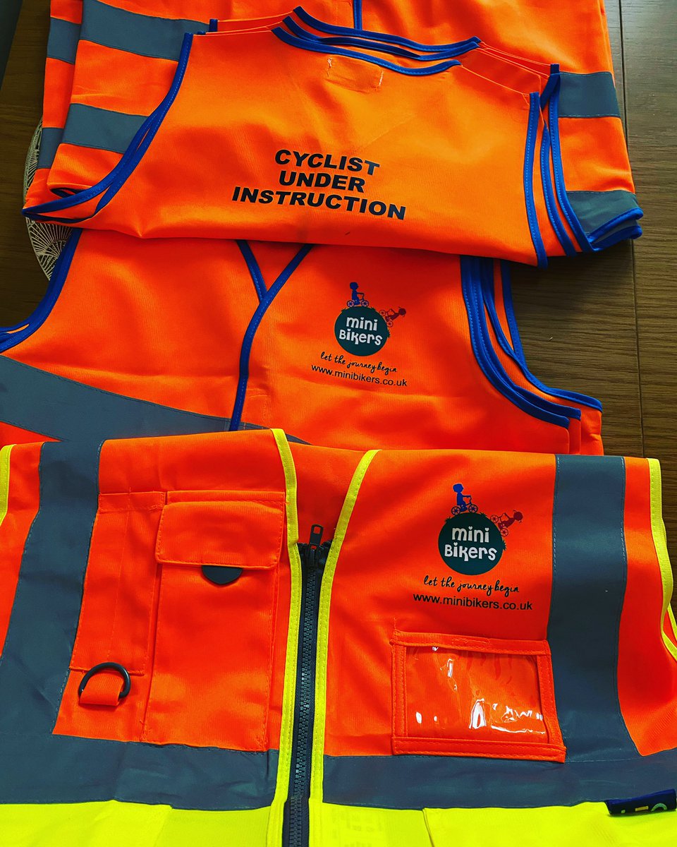 MinibikersUk's tweet photo. Fresh high-vis vests 🦺 for the new academic year 🚴‍♂️🚴‍♀️ #Bikeability #roadsafety training 👍 
.
#minibikers #cycletraining #primaryschool #cycling #cyclecoaching #frogbikes https://t.co/4spZCOIOM0