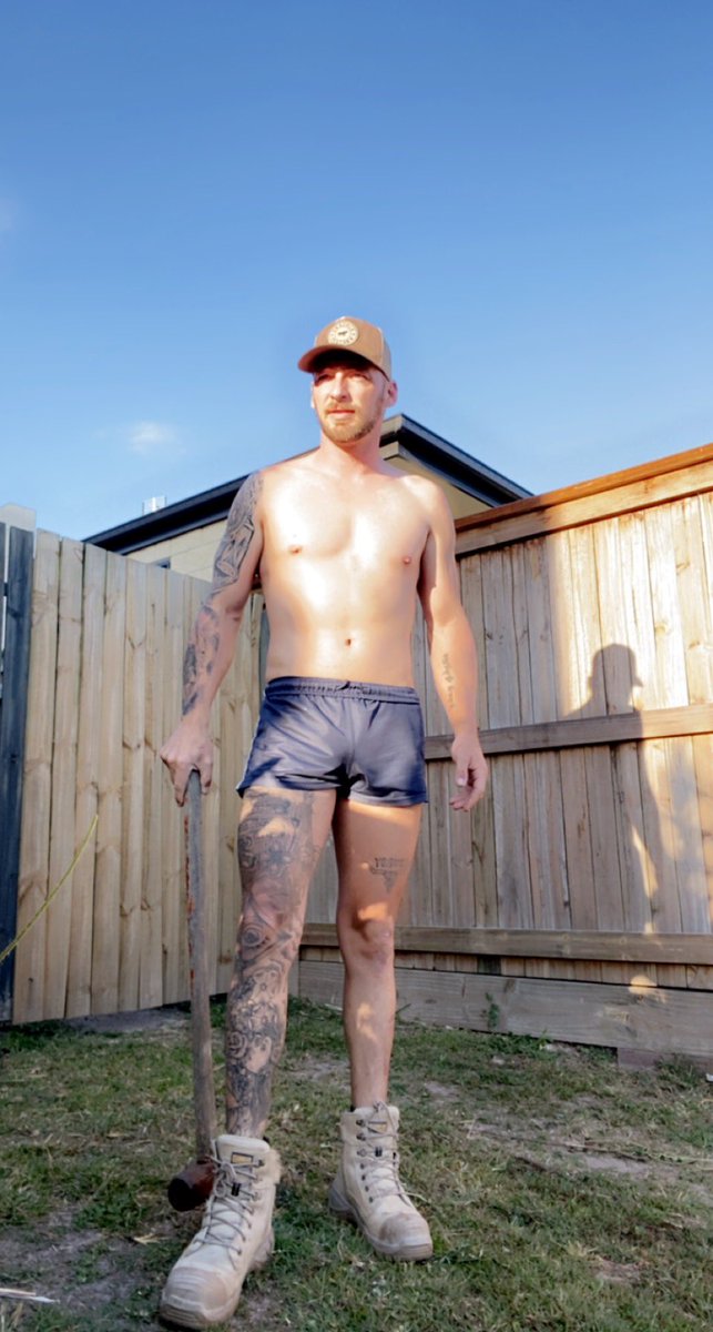 redneckrocstar's tweet photo. Go to my TikTok I’m live now @redneckrockstar26 #live #tiktok #trending https://t.co/rHIhJYcRQf