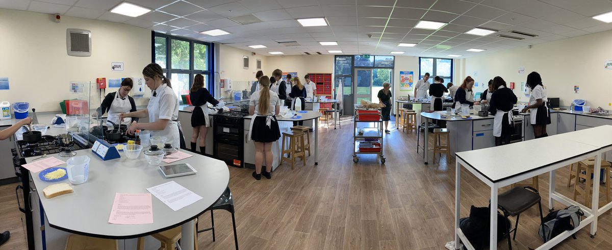 Year 11 foods are learning about food science today using 3 heat transfer methods and properties like plasticity and gelatinisation! <a href="/AlderwoodSchool/">Alderwood School</a>