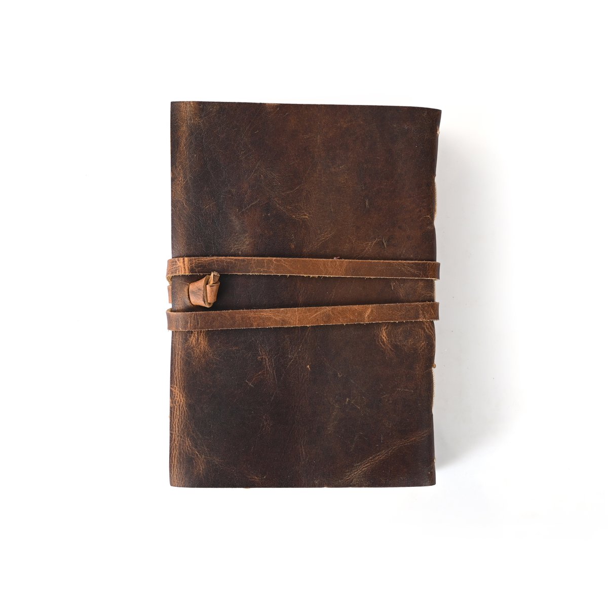 IdrishIntl's tweet photo. "Tie Closure Vintage Leather Journal" 

Color : Dark Brown
Size : 7x5 Inch
Inner Pages : 100 Pages
Leather : 100% Genuine Crunch Leather
Paper : Classic📜Decal paper

Business Links : https://t.co/L92wFKIl7a

#leatherjournal #handmadegifts #journal #diary #diaries #handmade https://t.co/b8D6putYhJ