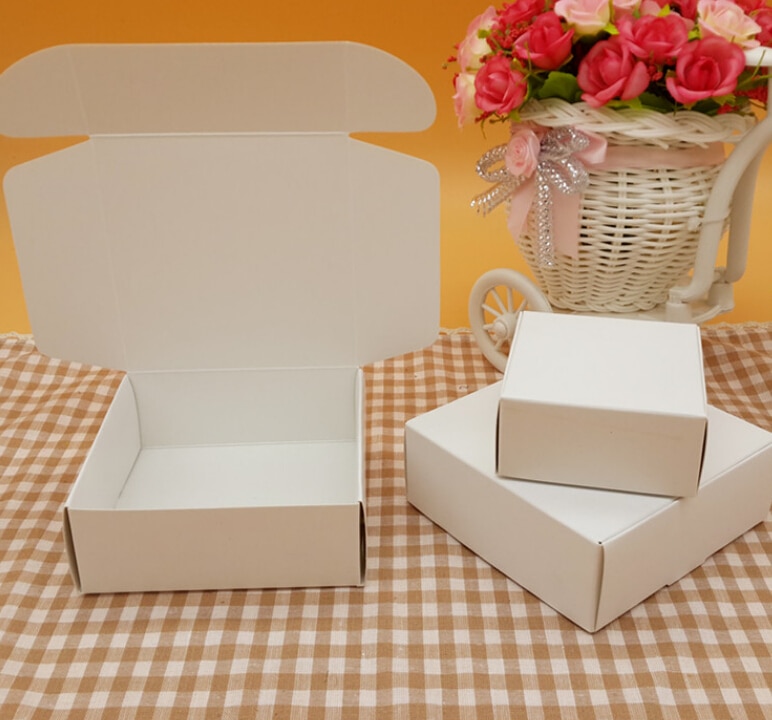 myboxpackaging's tweet image. #Whiteboxes are very common for #storage, #shipping, and #displaying products. These boxes come in plain white color and can be customized according to the product manufacturer's requirements. You can avail #freeshipping 🚚 on all orders to our #consumers.
bit.ly/3xFteuK