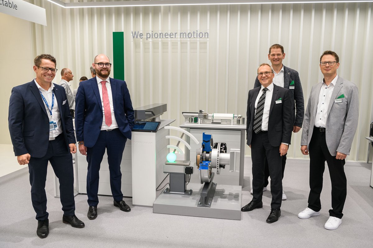 ZF_Konzern's tweet photo. Vom Versuch zur Serienreife: #ZF und #DBSystemtechnik haben 2021 eine Kooperation zur #Überwachung der #Schieneninfrastruktur vereinbart. Umfangreiche Feldtests auf freier Strecke haben gezeigt, dass das gemeinsame System bereit ist für die erste Kunde-Applikation. #InnoTrans https://t.co/WoOslpXo86