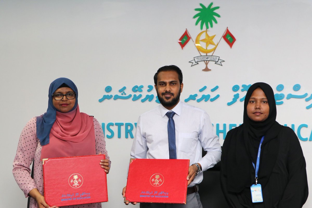 MoHEmv's tweet photo. Contracts were signed to write core reference books in Dhivehi under a component of LAMP project which is implemented by #MoHEmv in collaboration with #MoEdumv https://t.co/YGrurr2yVN