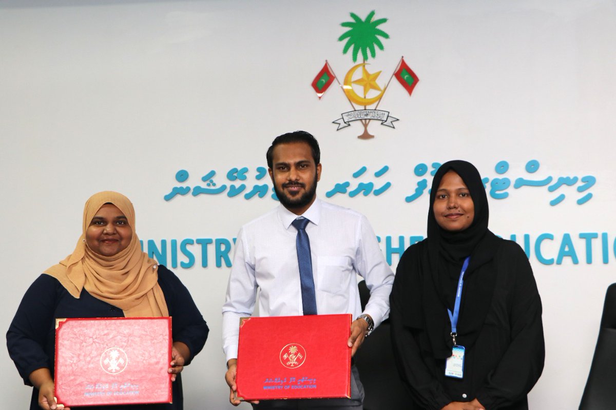 MoHEmv's tweet photo. Contracts were signed to write core reference books in Dhivehi under a component of LAMP project which is implemented by #MoHEmv in collaboration with #MoEdumv https://t.co/YGrurr2yVN