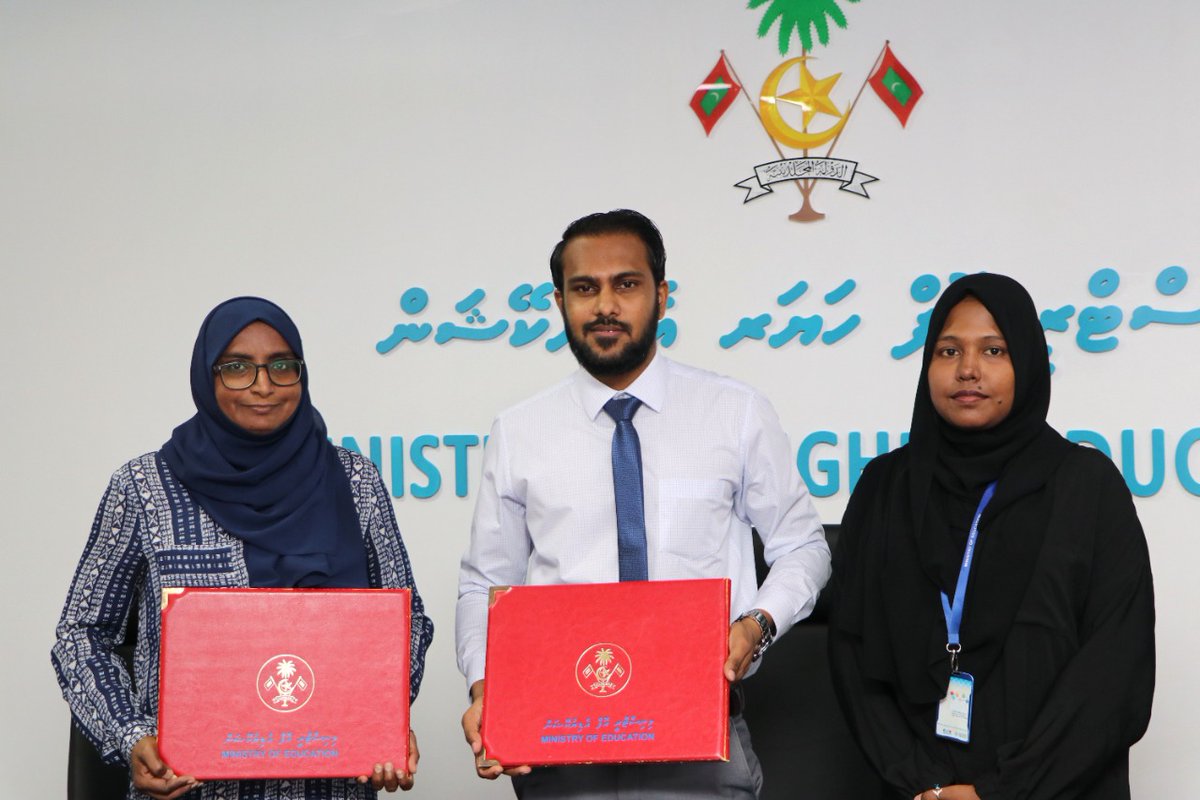 MoHEmv's tweet photo. Contracts were signed to write core reference books in Dhivehi under a component of LAMP project which is implemented by #MoHEmv in collaboration with #MoEdumv https://t.co/YGrurr2yVN