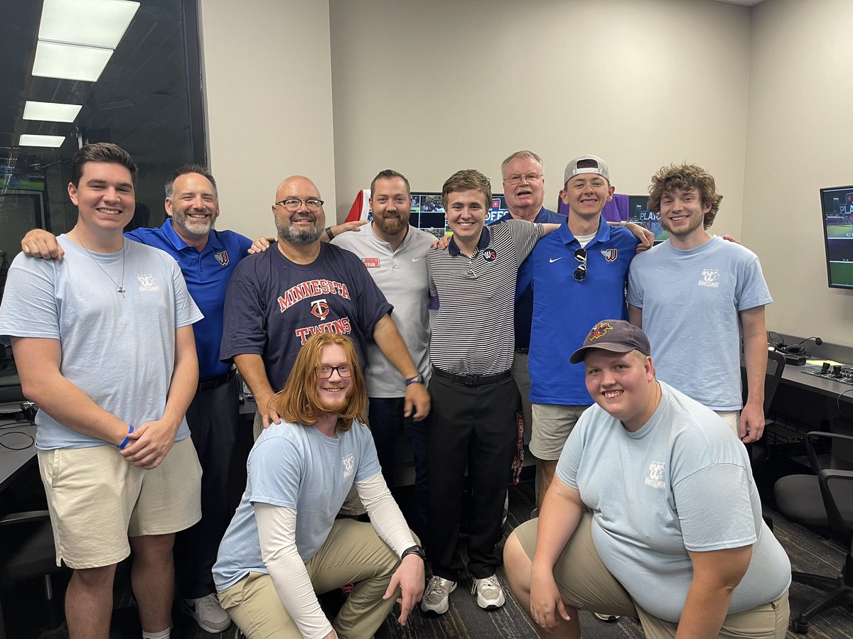 tnord4's tweet image. Playoff Baseball at Riverfront!

Everyone in this photo is/has been part of @Grizzly_Vision at @ButlerGrizzlies and also works for @WindSurgeICT

We have a great partnership and look forward to more @butlercc students joining the team!

Not pictured: @cobb_lathe @ericsonbrown23