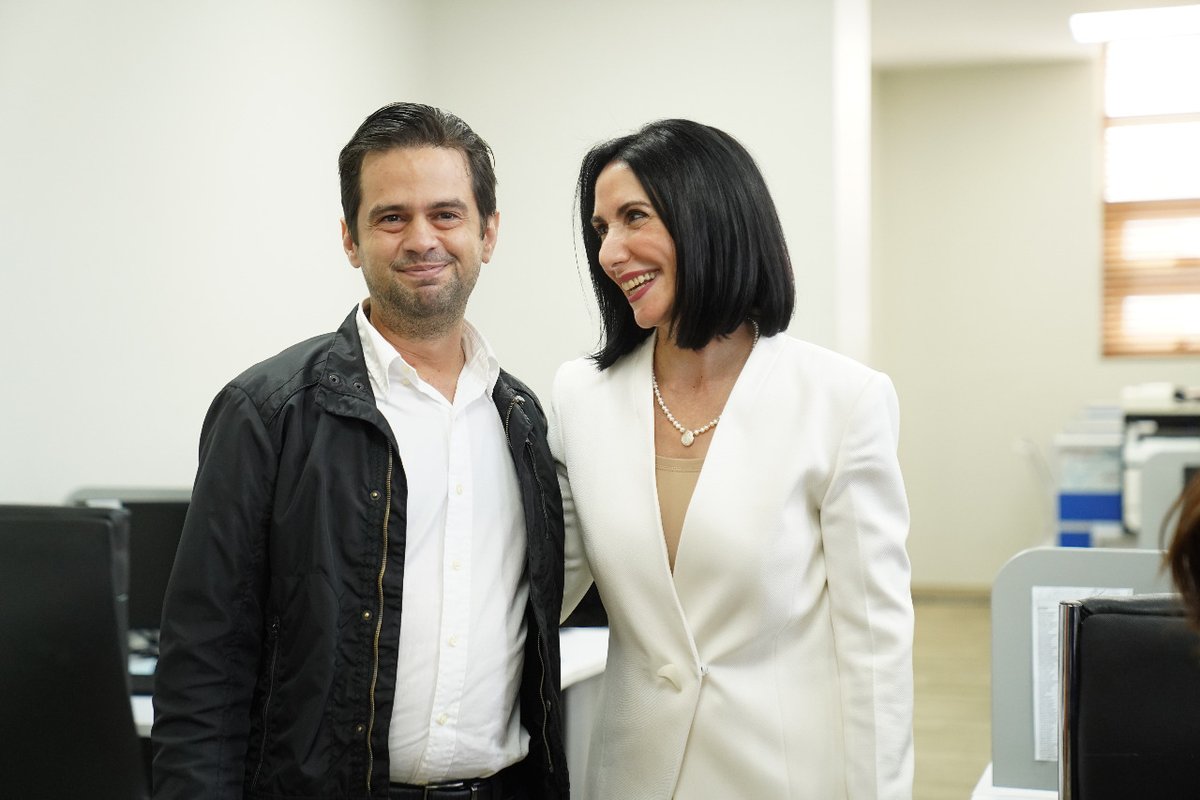 Tenerla como amiga es una gran alegría, y siento mucha gratitud por haberme cruzado con usted en la vida. 

¡Feliz cumpleaños, querida amiga, que papá Dios le de mucha vida, salud y larga vida a usted y a toda su familia! <a href="/raquelarbaje/">Raquel Arbaje</a> 🎉🥳🎁🎂

#RaquelArbajeEstaDeCumple