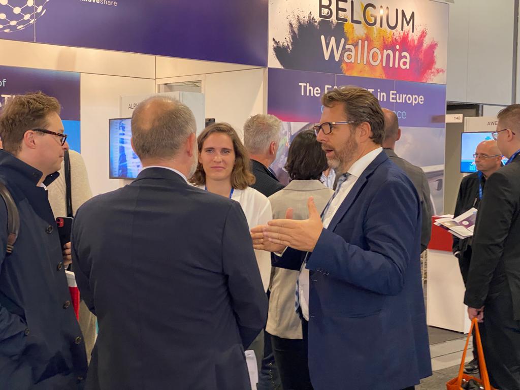 Benoit__Gilson's tweet photo. Going to @Innotrans without passing by the @AWEX_Belgium stand was unthinkable 😉As I saw again today, Walloon companies have so much to contribute to the 🚉 sector. They offer innovative and high performance solutions, some of which @Infrabel_FR is already using 👍 https://t.co/oNLHjHZOoa