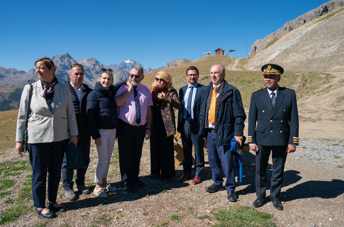 VilleBriancon's tweet photo. ASSEMBLÉE GÉNÉRALE @anmsm ce jour à #Briançon
Une fierté de repositionner Briançon en #capitale de la #montagne et d’accueillir les #maires des stations de #ski de nos massifs français.
#BrianconAvance
@ArnaudMurgia @jl_boch @FranceMontagnes @DSkiables @JoelRetailleau https://t.co/jgu57uAv6J