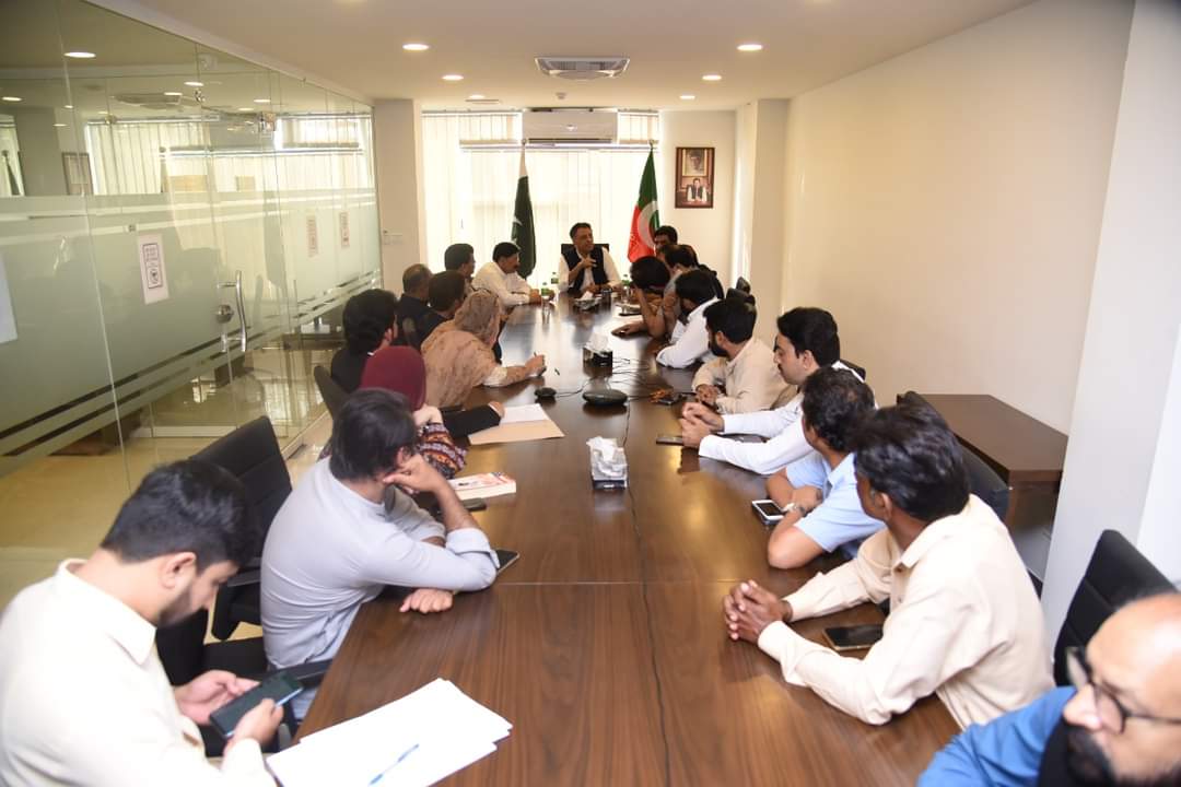 wing_region's tweet photo. اسلام آباد ریجن کے ورکرز کنونشن کی تیاریوں کا جائزہ لینے کے لیے خصوصی اجلاس۔اجلاس کی صدارت  اسد عمر صاحب نے کی
اجلاس میں اسلام آباد ریجن کے صدر علی نواز اعوان ، MNA راجہ خرم نواز، ریجن وومن ونگ صدر منیرہ جاوید  اور تینوں حلقوں اور ونگز کے صدور اور جنرل سیکریٹریز نے شرکت کی https://t.co/3YmZ6FSPD7