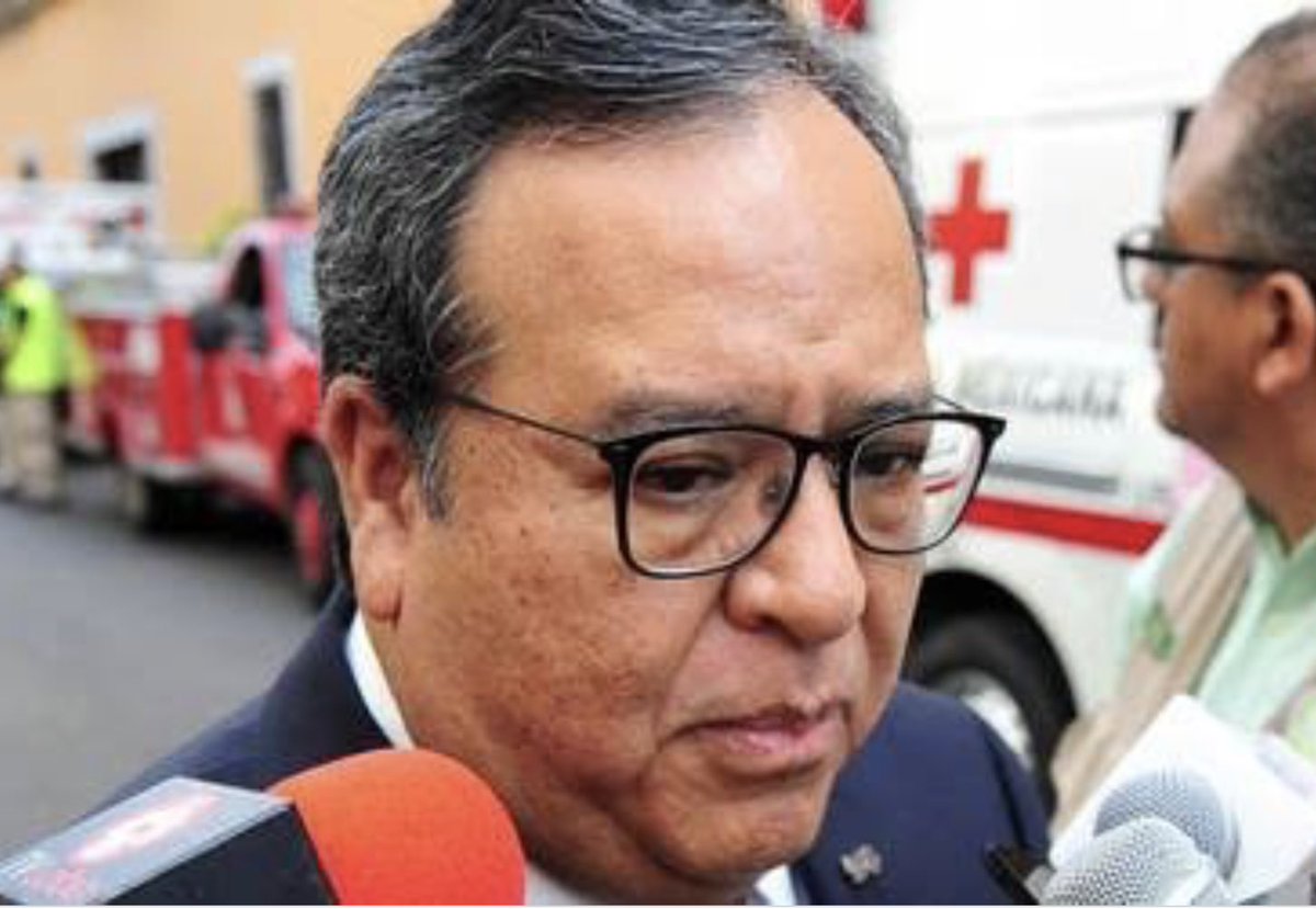 Hoy En Medio de los Medios: En avión privado, Arturo Díaz Medina sale del país; catean su vivienda.