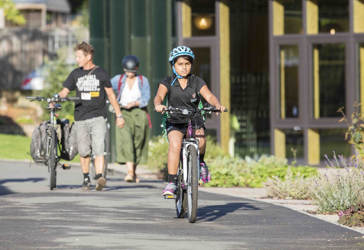 SCHSgdst's tweet photo. It's World #CarFreeDay tomorrow! We value our partnership with @SustransLondon and appreciate the ongoing care taken by our whole school community for our local environment through choosing sustainable modes of transport. 
#SCHSgreen @Sustrans @GDST @EcoSchools https://t.co/USj6HxUKLj