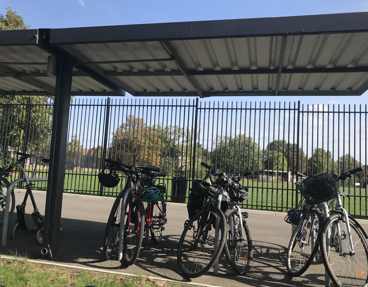 SCHSgdst's tweet photo. It's World #CarFreeDay tomorrow! We value our partnership with @SustransLondon and appreciate the ongoing care taken by our whole school community for our local environment through choosing sustainable modes of transport. 
#SCHSgreen @Sustrans @GDST @EcoSchools https://t.co/USj6HxUKLj