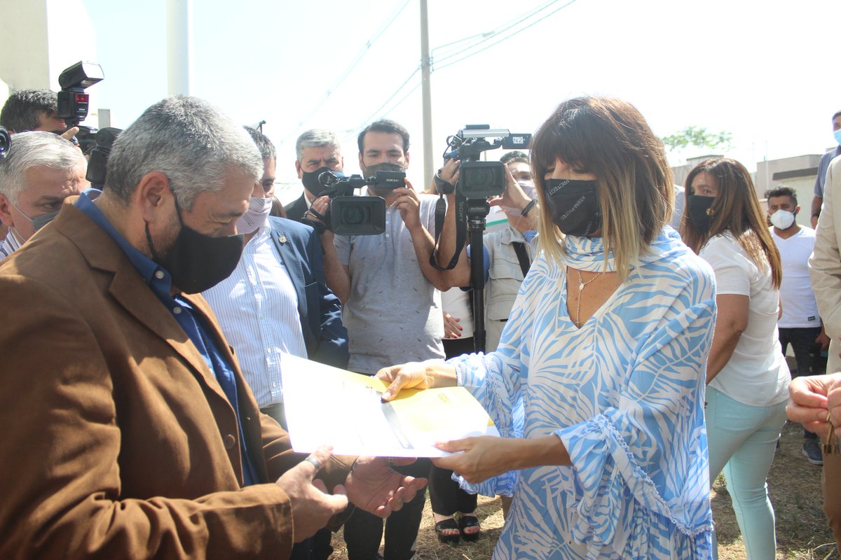 stellamcordoba1's tweet photo. Saludamos al @IPVDUTUC1 en su nuevo aniversario y celebro haber sido parte de su gestión. Siento que aportamos nuestro granito de arena para seguir cumpliendo el sueño de la casa propia.
Las dificultades fueron muchas, pero los logros también. https://t.co/paQQ5qC0BC