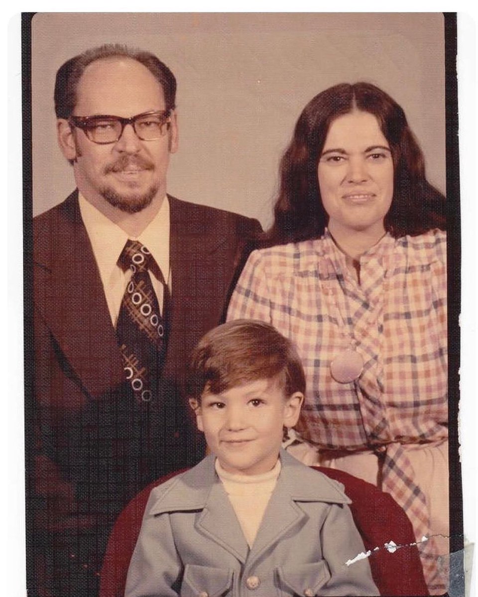 jimrosecircus1's tweet photo. @itsJeffTiedrich Here is a picture of an immigrant family who applied for asylum  in the US. That’s Ted Cruz and his parents!! https://t.co/bij7KfGqrz