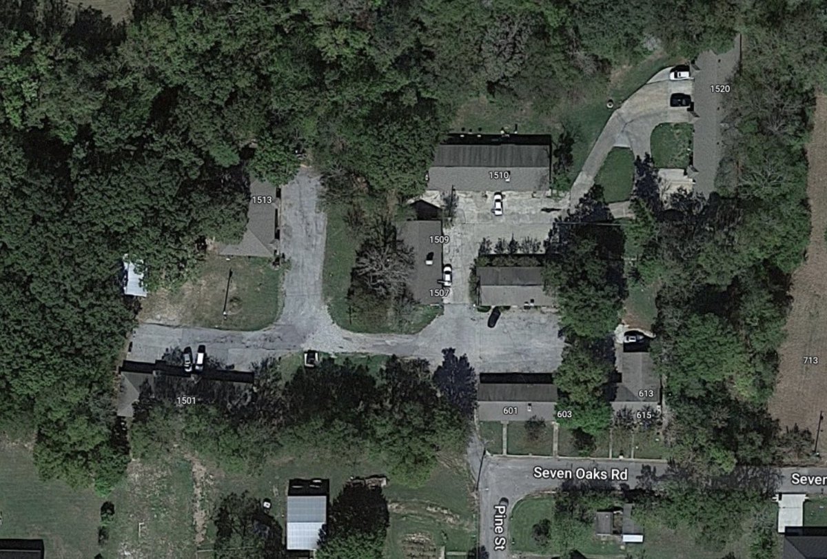 GrantOutramREI's tweet photo. Bonham, TX apartment complex for sale. 23 Units in 8 Buildings on 4 acres. $1,650,000 for sale. https://t.co/PBIyssN7sl