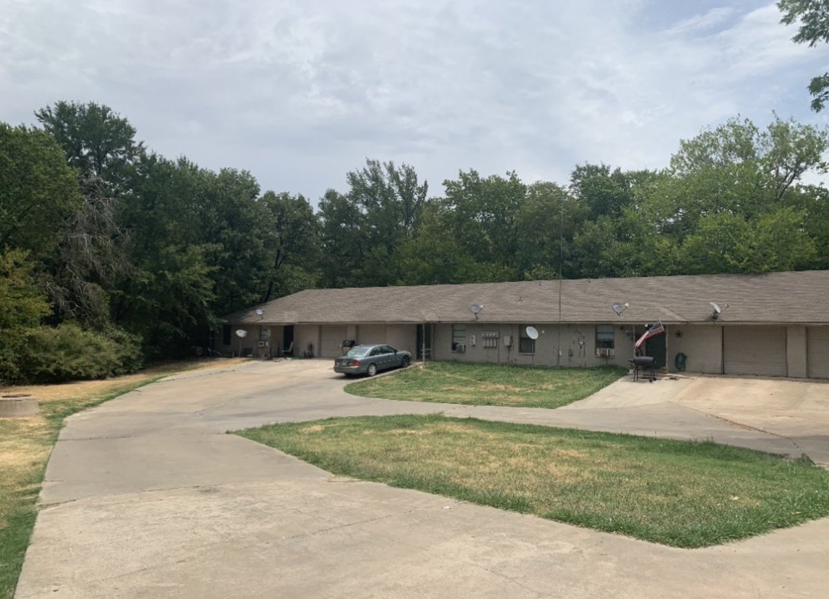 GrantOutramREI's tweet photo. Bonham, TX apartment complex for sale. 23 Units in 8 Buildings on 4 acres. $1,650,000 for sale. https://t.co/PBIyssN7sl