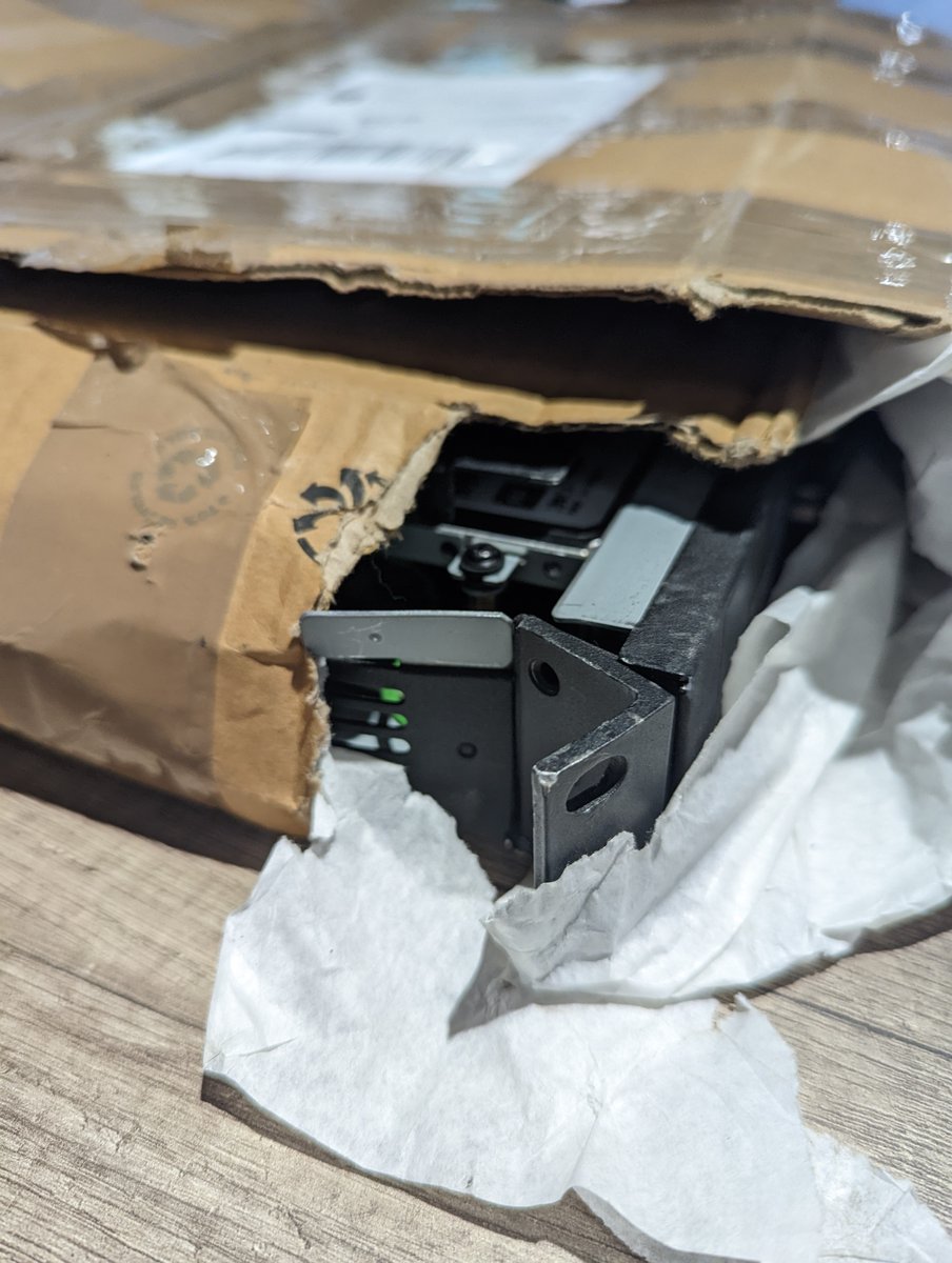 darkghost777's tweet photo. Merci @mondialrelay pour la livraison de mon colis ...

Entreprise à fuir et à black-lister, comment peut-on aussi peu prendre soin de ce qui vous rapporte de l'argent !?

Ducoup, plainte et tribunal ? https://t.co/WeFIpIwFOE