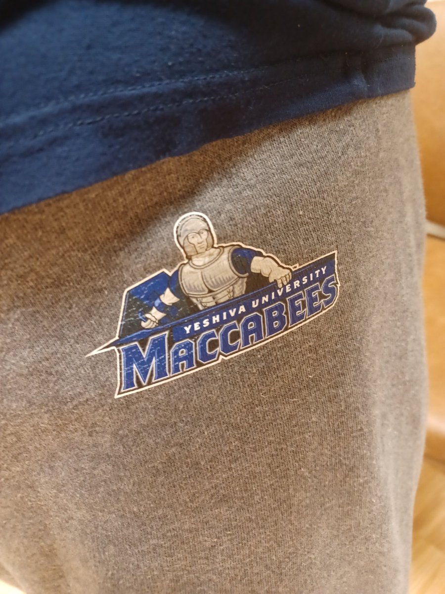 Doda_Kay's tweet photo. Infusion time with my favorite pair of sweats. Is it basketball season yet?  #stageivneedsmore
#dodakaysbucketlist
#yeshiva
#d3hoops https://t.co/a7iILgVw5r