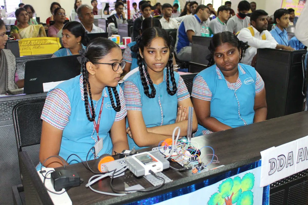 ATL_DGHSS's tweet photo. Our school ATL students bagged the 2nd prize for their project at the stage of the international Level event, #IEEE_YESIST12-Junior Einstein Track held at Sri Venkateswara College of Engineering, #Bangalore, Karnataka.They competed with the students from Uganda, Egypt , Indonesia https://t.co/HOoqn4iBA9