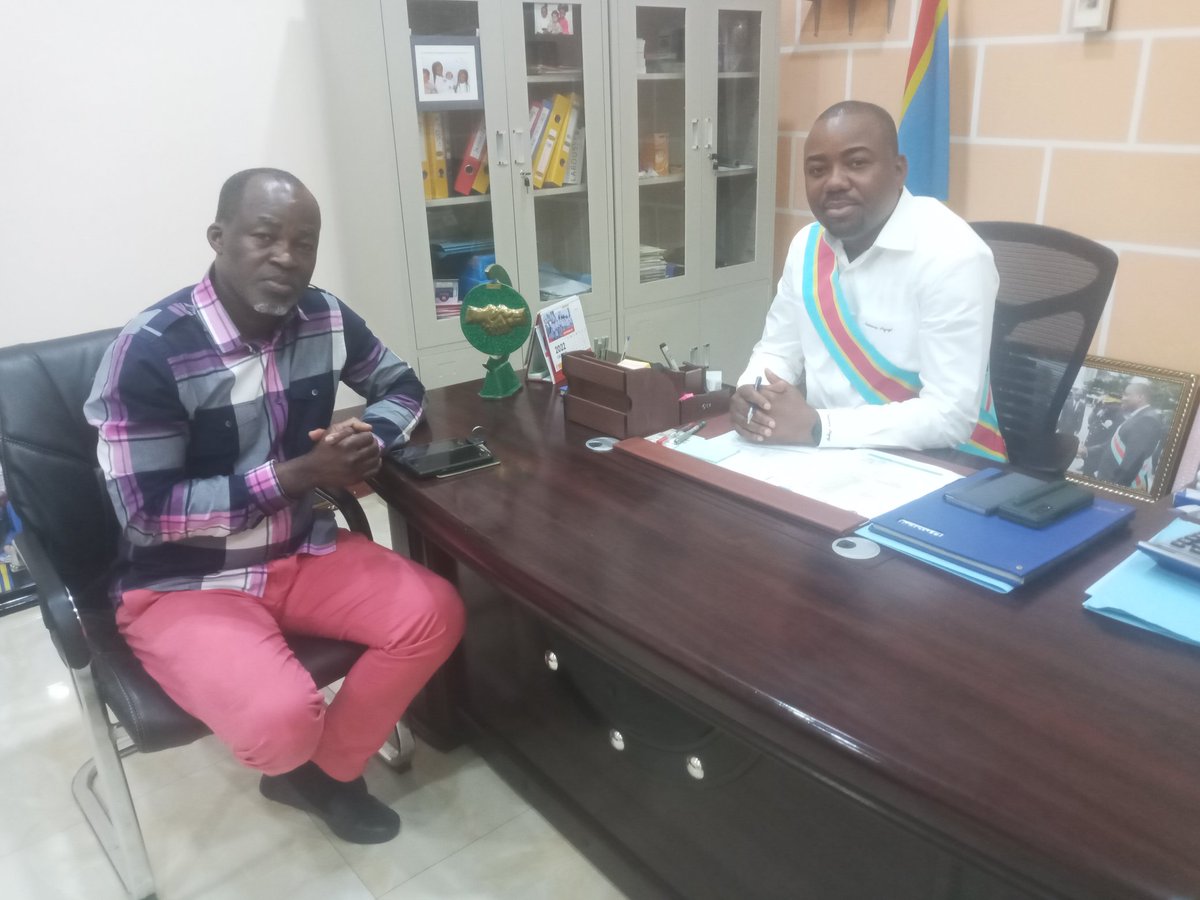 Rencontre entre Mr <a href="/alkilapi/">Alain Kilapi</a> (PCA du #RAN) et le Bourgmestre de la Commune de la #Gombe (S.E Ngoy Kazadi) sur la participation de ce dernier à l'exposition scientifique sur l'#informatique et la #robotique, organisé par l'ASBL #BeniFutur avec l'accompagnement du #RANRDC.