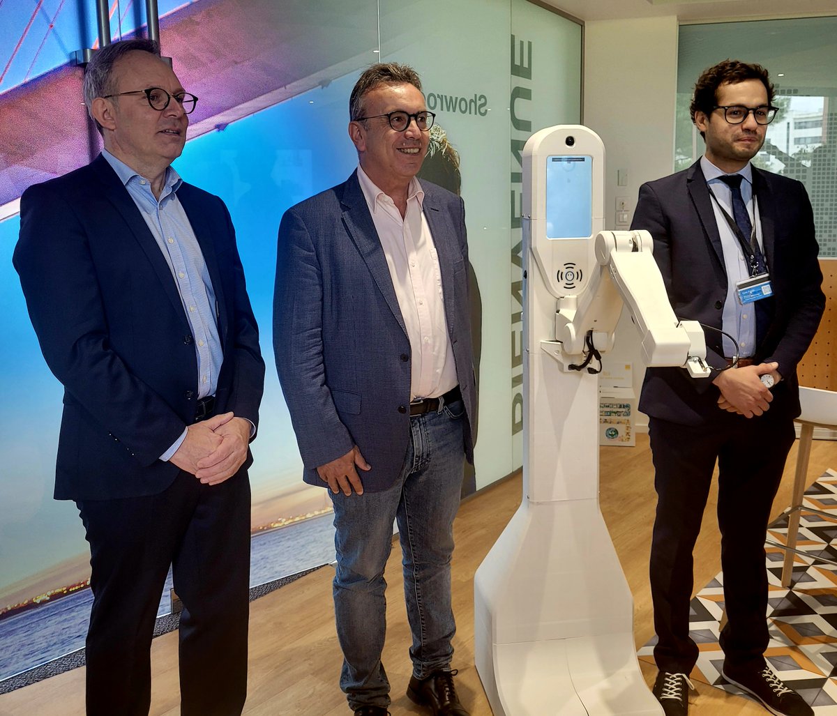 🤖La 5G @Orange au cœur de la robotique médicale.

<a href="/ConscienceRobot/">Conscience Robotics</a> et #OrangeInnovation travaillent main dans la main à <a href="/CaenOfficiel/">Ville de Caen</a> pour inventer le futur de la médecine avec le robot médical Median 🚀