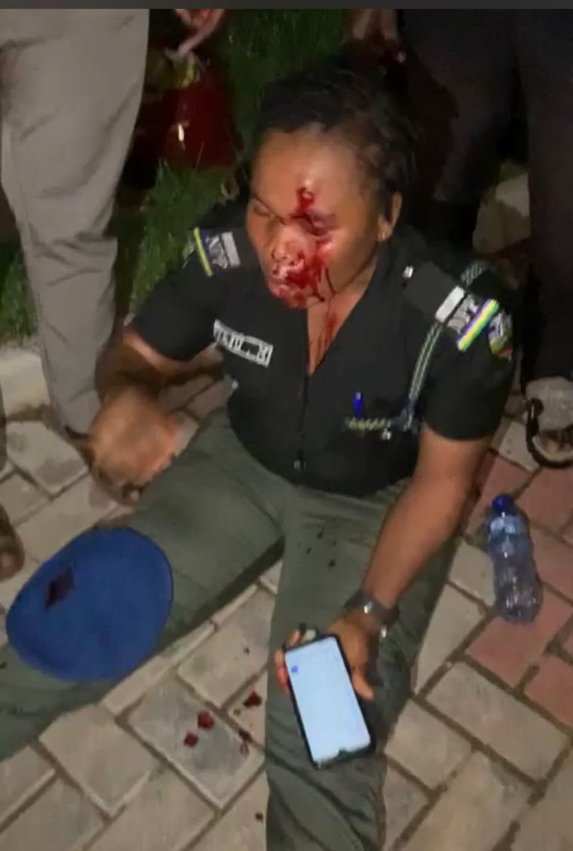 kennyadewole's tweet image. I hope the @PoliceNG will prosecute Prof Dike Zainab of Area 11 who assaulted her Police Orderly and ordered her maids to beat her up as nothing will happen because the IGP"s  wife is her friend? @Princemoye1 @segalink @FCT_PoliceNG @Jossy_Dannyking @ParodySpokesman