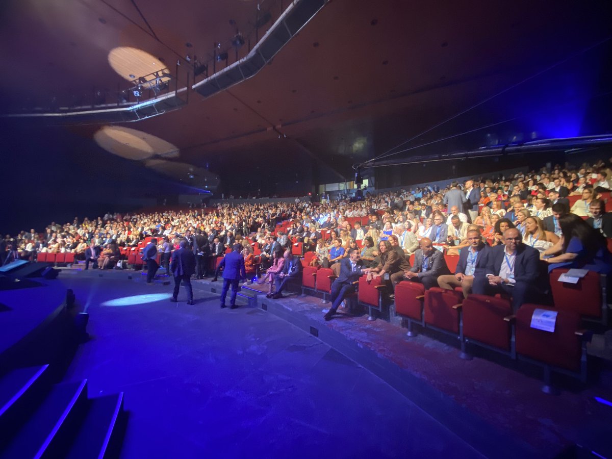 Valorianenred's tweet photo. Comienza la parte del #XIICongresoEstatalFasga @RubengbSpeaker presenta a todas las organizaciones y empresas con las que Fasga colabora o está desarrolla su actividad sindical #FasgaInnovandoelSindicalismo https://t.co/d2BKjEB5oj
