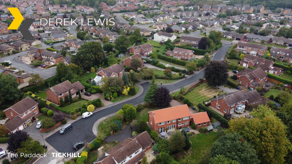Lots of smiley happy faces 😃 around here. A lovely location in Tickhill further enhanced by the skill and efforts of Derek Lewis. 

#roadsurfacing #doncasterisgreat #yorkshire