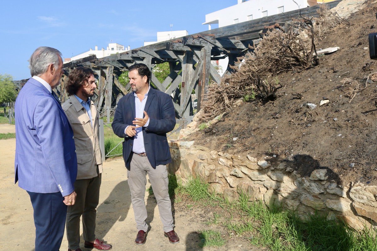 El PP de Huelva lamenta que "el alcalde celebre recibir una estación en ruinas" huelvainformacion.es/huelva/PP-Huel… vía <a href="/huelva_info/">Huelva Información</a>