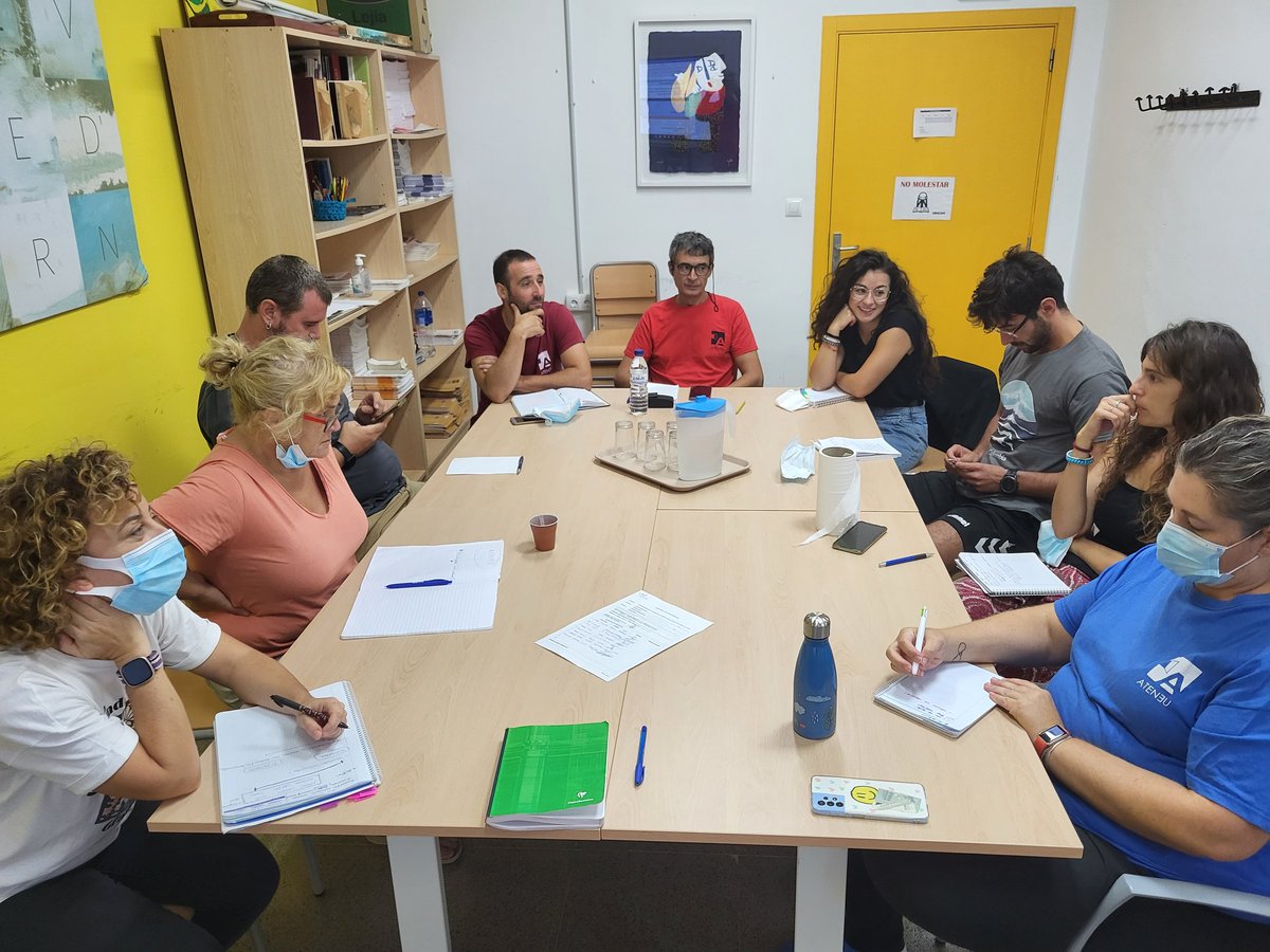 DIALEKTIKApsico's tweet photo. Equipo DECI-VIU (Viure Decidint) de @AteneuDca trabajando la atención centrada en la persona y el  buen trato #ACPdignos para reforzar un modelo de Cuidado respetuoso con las necesidades y derechos de las personas con Daño Cerebral #DC @CuidadosDignos @AnaUrrutiab https://t.co/Z343AAiuaI