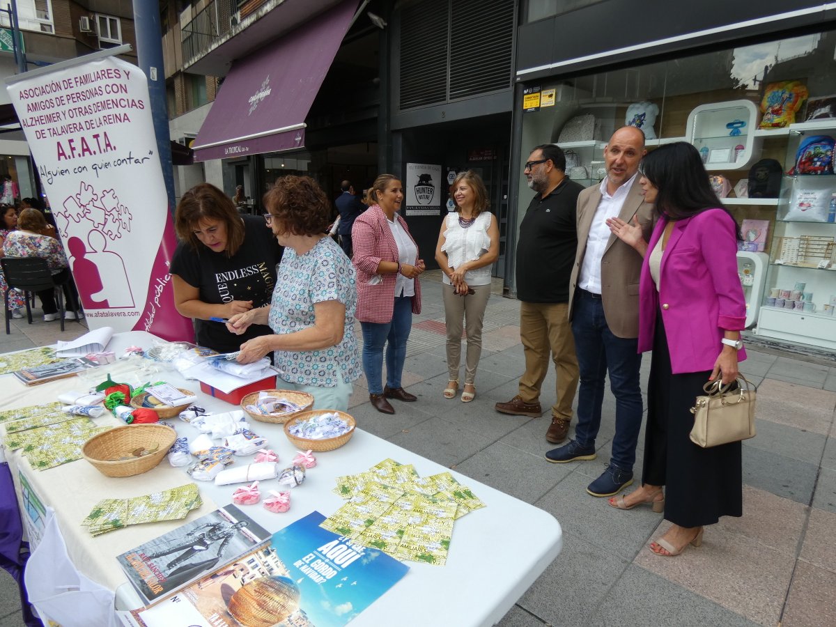 TitaElez's tweet photo. En el #DíaMundialDelAlzheimer quiero agradecer la labor mimada e impagable que hacen desde #AFATA con los enfermos y sus familiares y amigos. Sé lo dura que es esta enfermedad y, por ello, reivindicamos más investigación para luchar y avanzar. https://t.co/vB0IDm9JeL