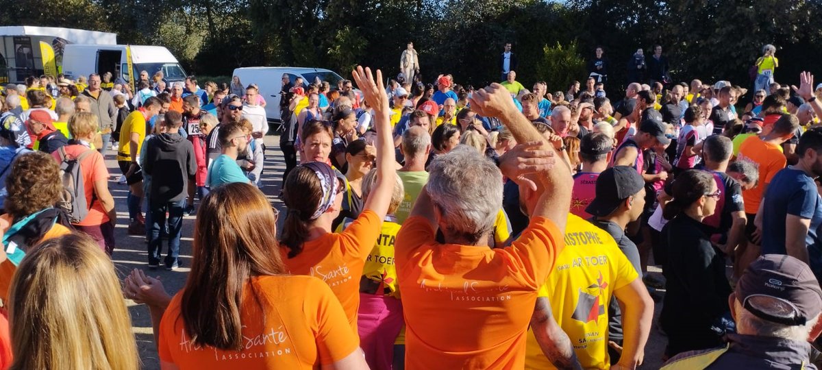 ArchipelSante's tweet photo. Dimanche dernier, nous avons eu le plaisir de participer au Défi Matthieu Craff à Saint-Renan dans une ambiance très conviviale !
Cette année la course a permis de recueillir des dons pour 2 associations : @afao_asso &amp; G.U.E.R.R.I.R 

Encore bravo à nos coureurs et marcheurs ! 👏 https://t.co/y3CHBbxVhT