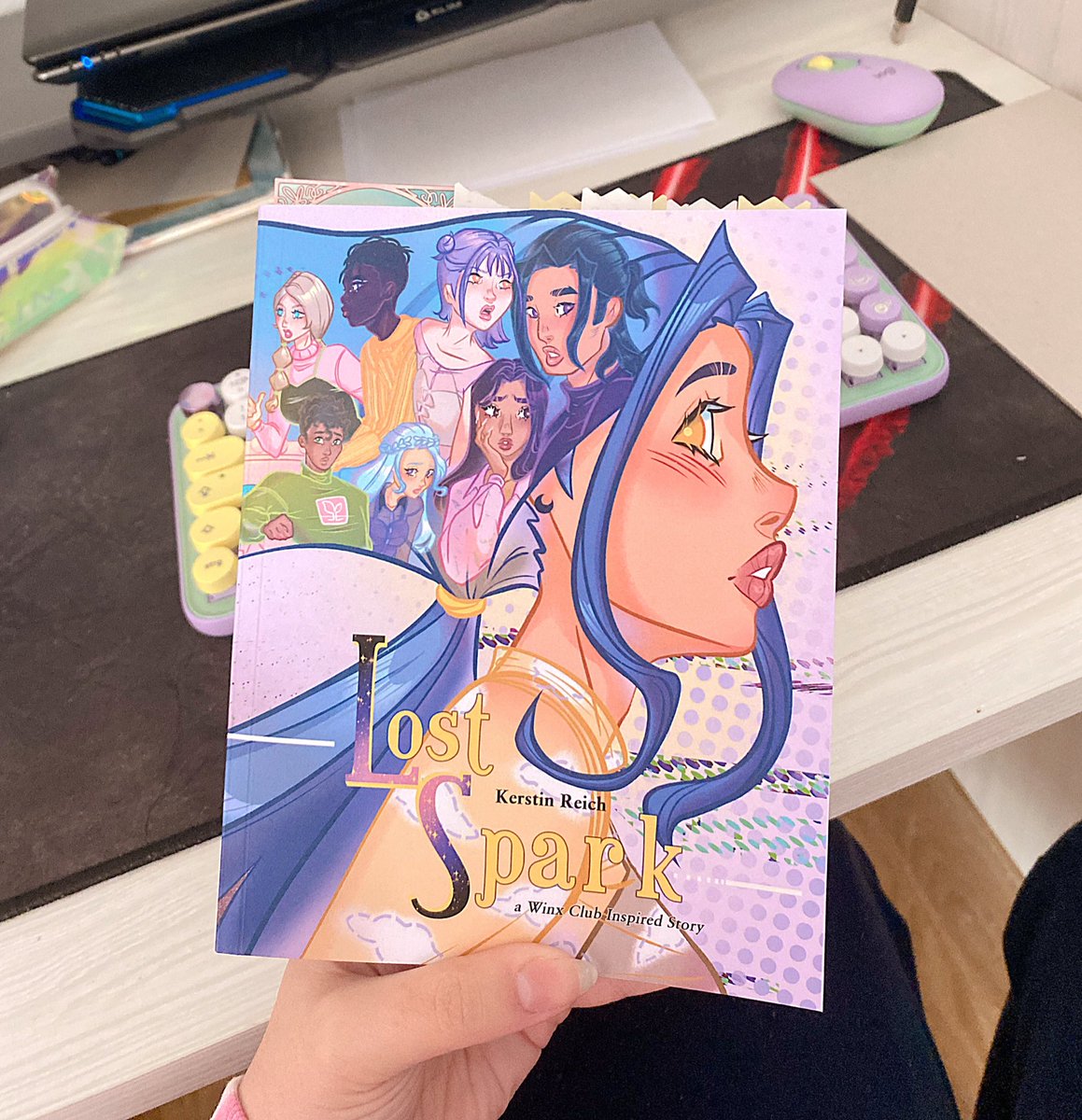 stephlilac's tweet photo. TAKE A LOAD OF THIS!!
#LostSpark #GLOWINX
The preorder is still open so grab it! 💕🧚🏼‍♀️ https://t.co/LnNx5bJNbM