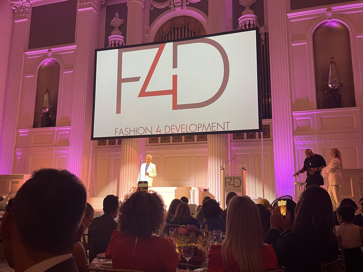 lingao623's tweet photo. Impressed and inspired by #Fashion4Development #UNGA77 event, appreciate #DionneWarwick beautiful singing of #DianeWarren’s 🎼 ! #NigelBarker #MusicUniteUs #musiceducation #Healtheworldwithmusic #Musictherapy https://t.co/oZzQV2YgJV
