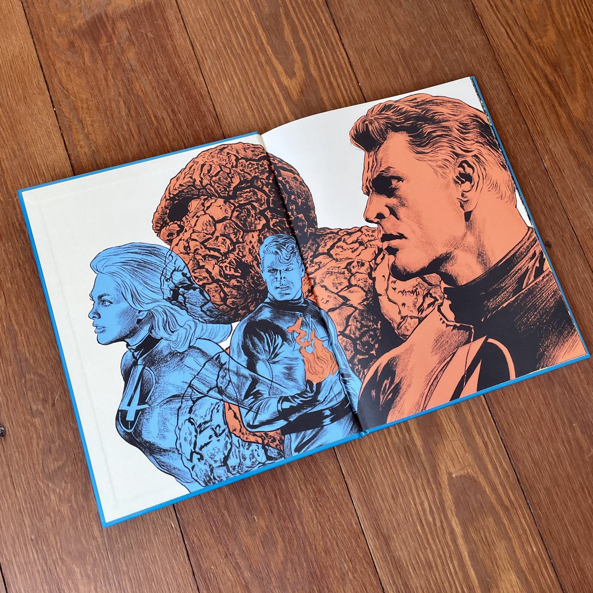 BernhardPiroska's tweet photo. FAN - TAS - TIC ! 4️⃣
—
What a joyride and masterpiece by @thealexrossart. 🤩
And a great package by @ABRAMSbooks. 📘👌
—
👉 #FantasticFour: Full Circle 👈
—
Go get it and experience it yourself❗️
Auf Deutsch bald von #paninicomics
—
© @Marvel 
—
#alexross #abramsbooks #marvel
—
B https://t.co/EHvGgDAdrP