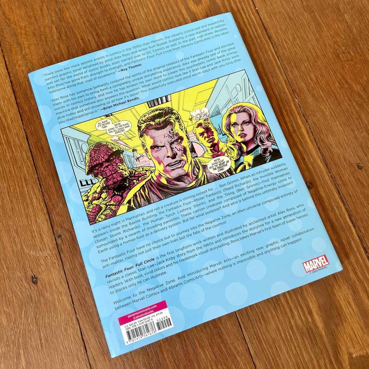 BernhardPiroska's tweet photo. FAN - TAS - TIC ! 4️⃣
—
What a joyride and masterpiece by @thealexrossart. 🤩
And a great package by @ABRAMSbooks. 📘👌
—
👉 #FantasticFour: Full Circle 👈
—
Go get it and experience it yourself❗️
Auf Deutsch bald von #paninicomics
—
© @Marvel 
—
#alexross #abramsbooks #marvel
—
B https://t.co/EHvGgDAdrP