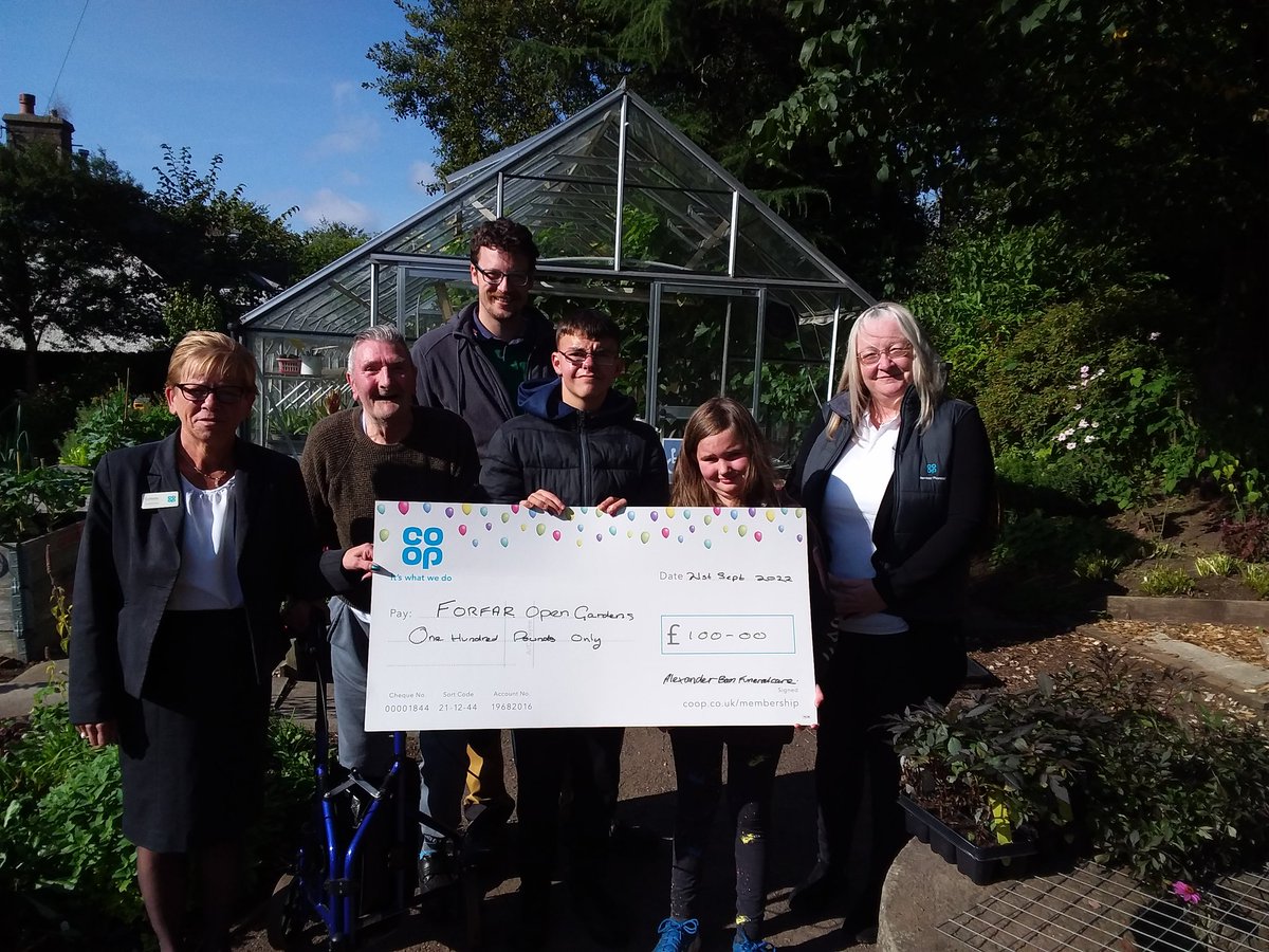 TraceyInglis4's tweet photo. Collette Campbell from @alexanderbainfuneralcare and myself popped along to The Forfar Open Garden today to present them with a cheque for Β£100. This is to purchase much needed tools and equipment to help in the Daily running of this beautiful garden, in the heart of Forfar. https://t.co/sOR2JOnMKb