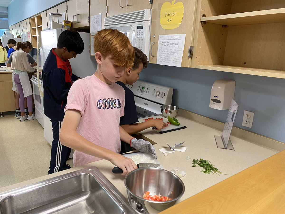 Nora Harnett tweet media