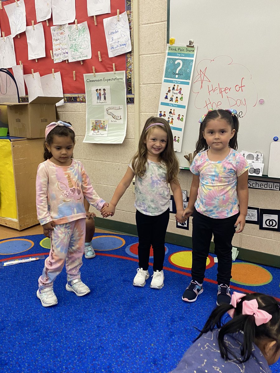 kimsw2871's tweet photo. As part of International Day of Peace, students wore tie-dye, chose centers together, and decorated peace signs for their classroom to support being peaceful and working together! @LBpublicschools @MsWickes #lbtogetherwecan https://t.co/NtsoqHPhb7
