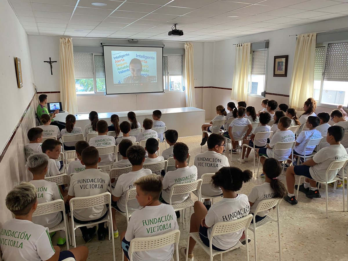 Padre_Jacobo's tweet photo. 🔝🌐💻 Nuestros alumnos de tercer ciclo de EPO reciben una interesante charla sobre el buen uso de Internet.
#segenialeninternet
#seguridad
@Google
#ecoaulasfv✌ https://t.co/Kj8crum64F