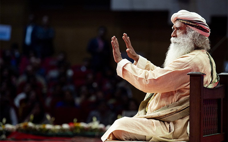 AsianetNewsEN's tweet photo. 'Let women decide...' Sadhguru on anti-Hijab protests by Iranian women

Read further: https://t.co/TSpD0WOY5J

@SadhguruJV #IranProtests #Hijab https://t.co/pqOK8Jr7N5