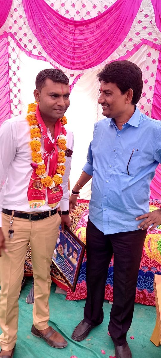 TinajiUnecha's tweet photo. मेरी हिम्मत को परखने की गुस्ताखी न करना, में पहले भी कई तूफानों का रुख मोड़ चुका हुं....
#अल्पेश_ठाकोर

#AlpeshThakor                                    #Thakorsena                                         #GktsGujarat
#Obcstscektamanch
#RPT026 #RPteam #YouthIconofindia https://t.co/Aynyui9c1F
