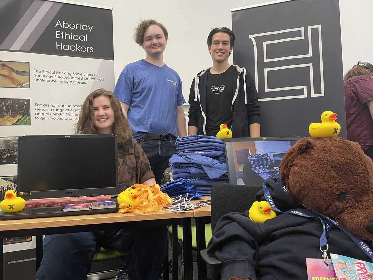 Meatball returns to the freshers fayre… and the ducks are very popular 🐥

Reminder: first week back tonight, 7pm in the Hacklab (room 4511)! 🥳