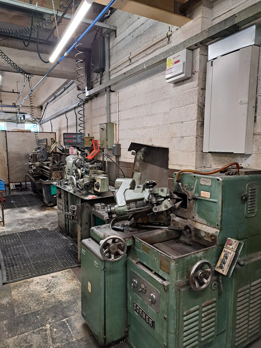 HanburyAutogil's tweet image. OLD BUT GOLD
At the rear, Colchester 2000 Center Lathe
In the middle, Hardinge HC Capstan Lathe
Front, Dormer Model 49 Large Drill Grinder
#oldbutgold #oldmachines #colchestermachinetools #hardinge #capstanlathe #dormer #drillgrinder #centerlathe #goldenoldies #machineshop