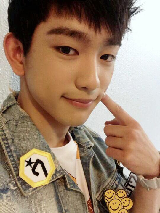 archivejy_'s tweet photo. Happiest of birthdays to the cutest, hottest, most talented man on the planet! I’ll always wait for and support you. Here’s to more years with Jinyoung 💚 

@JINYOUNG #Jinyoung #진영
#진영이_생일세포_오늘주인공
#ShiningOnJinyoungDay https://t.co/dzwrqlgiTB